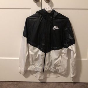 nike wind breaker